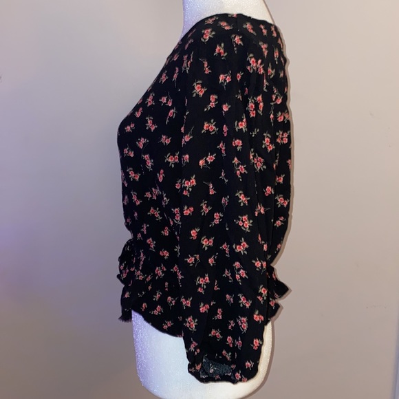 Vanilla Star Floral Boho Cropped Blouse - Picture 5 of 14